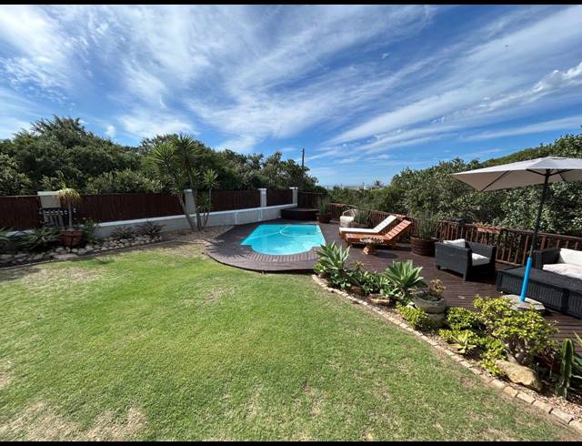 8 BEDROOM HOUSE FOR SALE IN PARADISE BEACH